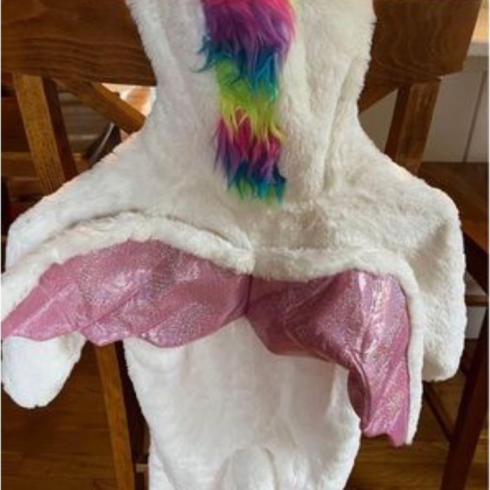Adorable, rainbow unicorn costume. Size 2 to 3 tea